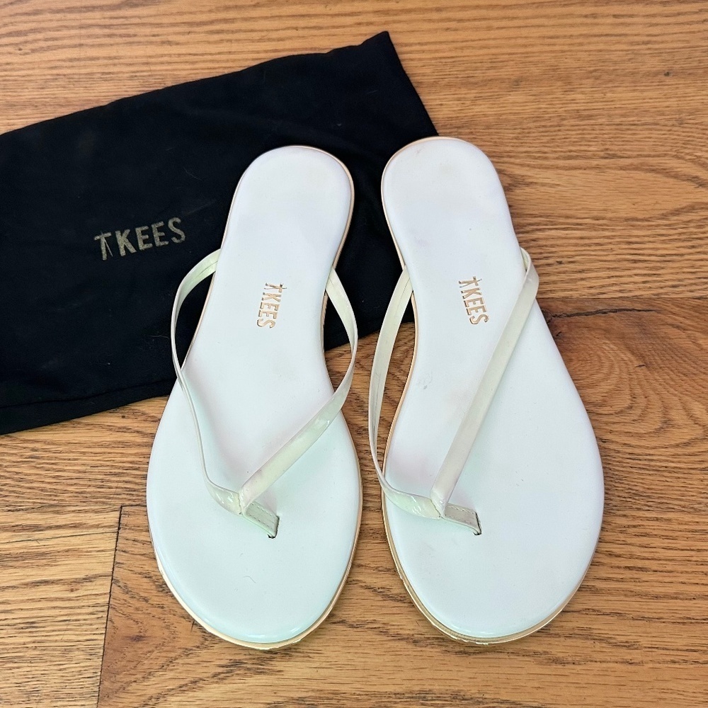 TKEES Lily Glosses Flip Flop Sandals in Size 6